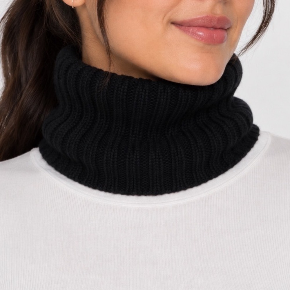 Trina Turk Black Silk Cashmere Ribbed Knit Neck Warmer Cowl Scarf 140014
